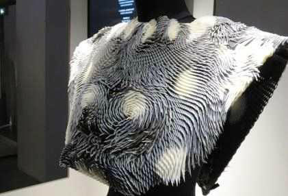 一些獨(dú)特的可穿戴時尚科技服裝秀_ESMCOL_4